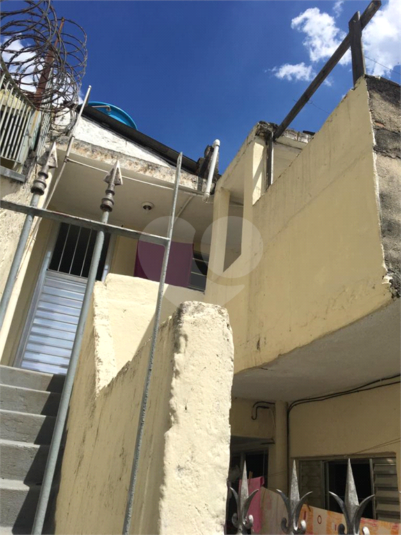 Ótima oportunidade para investimento, imóvel possui 3 casas, todas alugadas.
