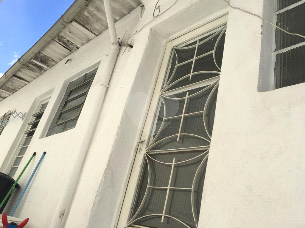 Ótima oportunidade para investimento, imóvel possui 3 casas, todas alugadas.