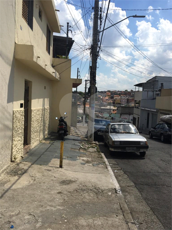 Ótima oportunidade para investimento, imóvel possui 3 casas, todas alugadas.