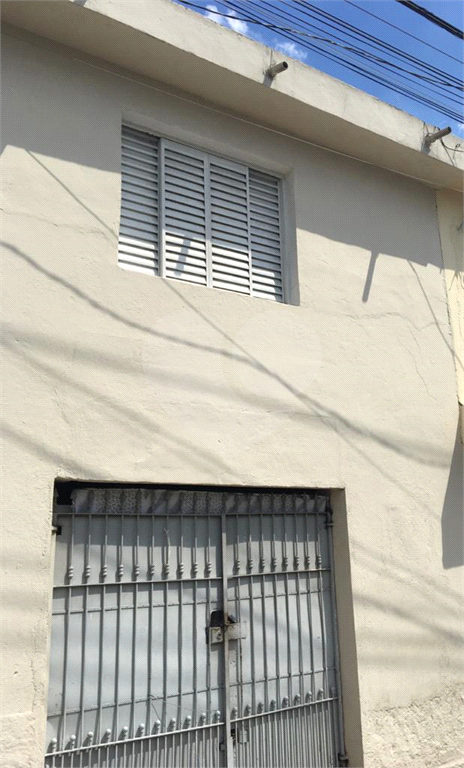Ótima oportunidade para investimento, imóvel possui 3 casas, todas alugadas.