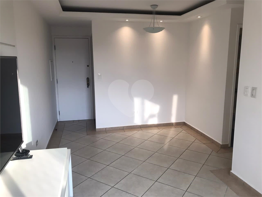 Apartamento com 3 dormitórios e 3 vagas na Vila Aurora 