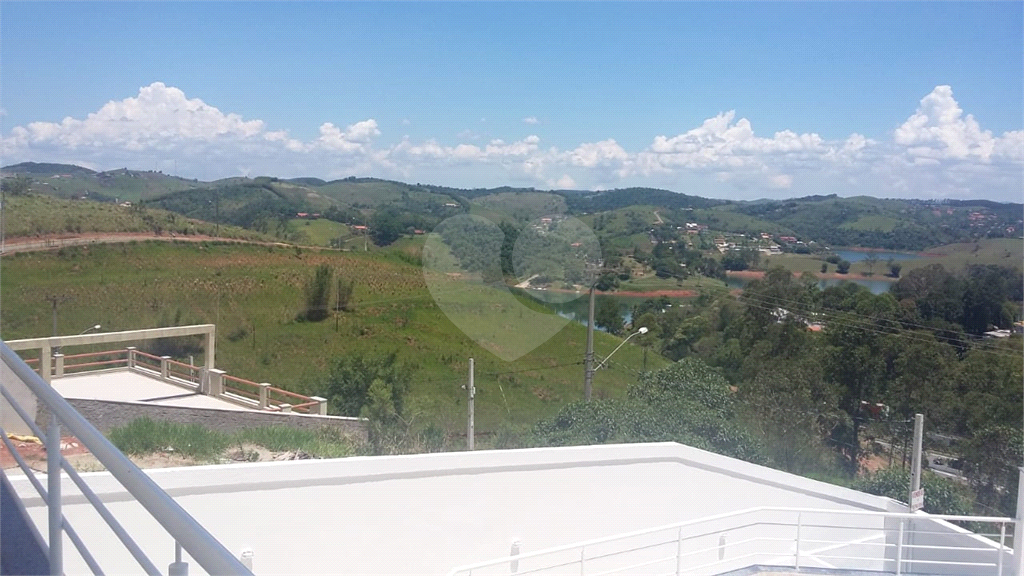 IGARATÁ, Casa em condomínio de luxo, 4 dormitórios 2 suítes 5 banheiros 6 vagas