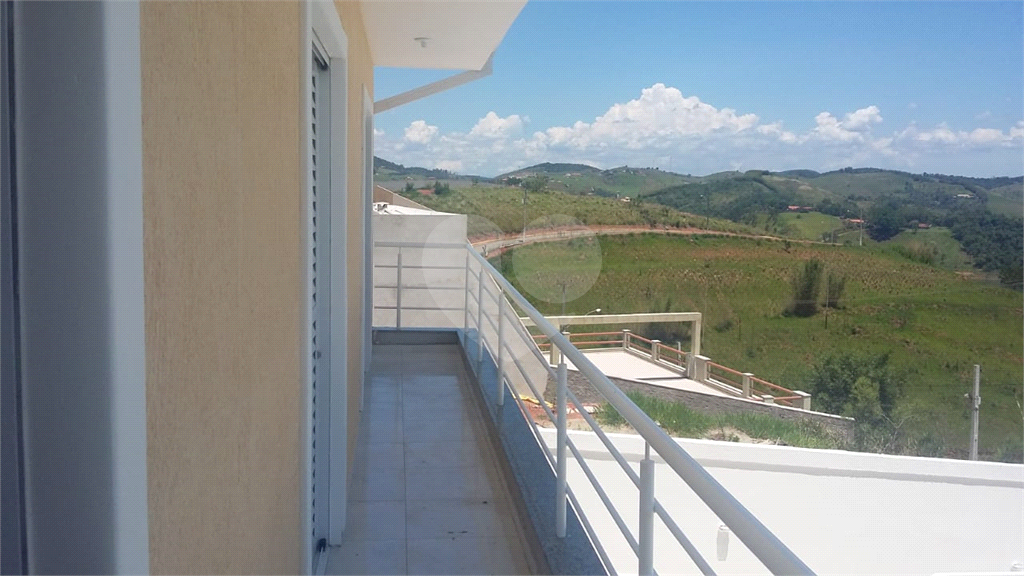 IGARATÁ, Casa em condomínio de luxo, 4 dormitórios 2 suítes 5 banheiros 6 vagas