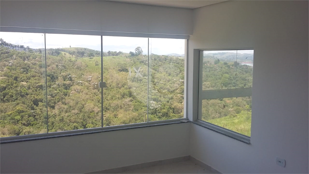 IGARATÁ, Casa em condomínio de luxo, 4 dormitórios 2 suítes 5 banheiros 6 vagas