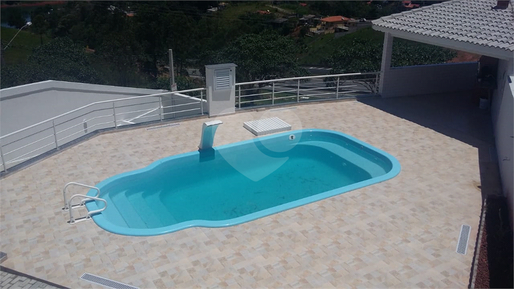 IGARATÁ, Casa em condomínio de luxo, 4 dormitórios 2 suítes 5 banheiros 6 vagas