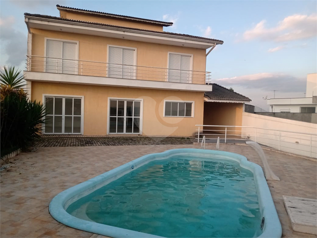 IGARATÁ, Casa em condomínio de luxo, 4 dormitórios 2 suítes 5 banheiros 6 vagas