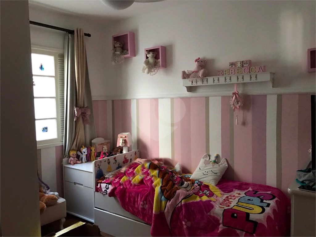 Casa Vila Irmãos Arnoni, 280 m², 3 dormitórios, sala 3 ambientes, cozinha, edícula, 2 vagas.