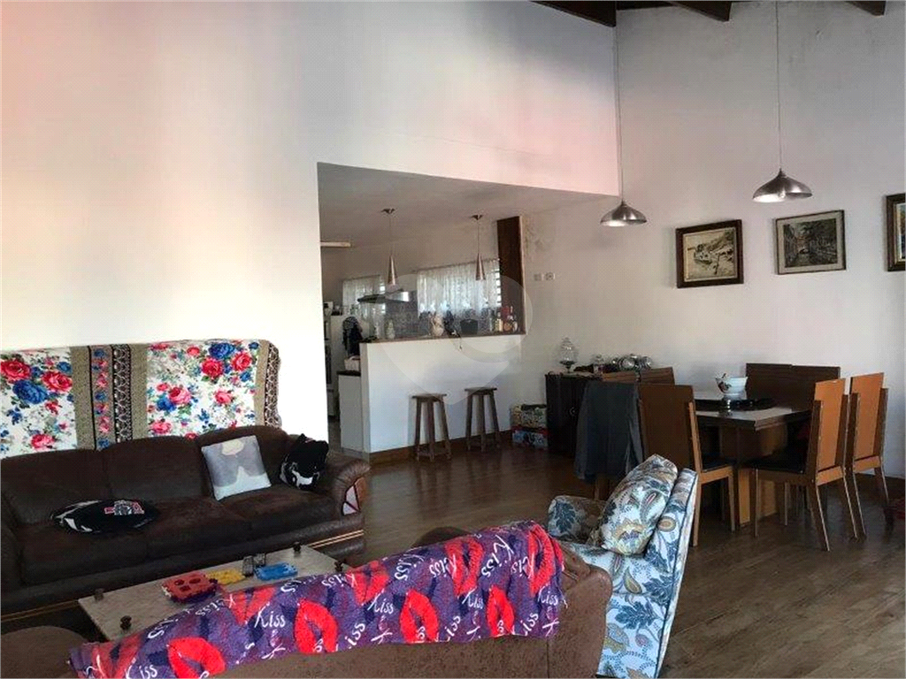 Casa Vila Irmãos Arnoni, 280 m², 3 dormitórios, sala 3 ambientes, cozinha, edícula, 2 vagas.