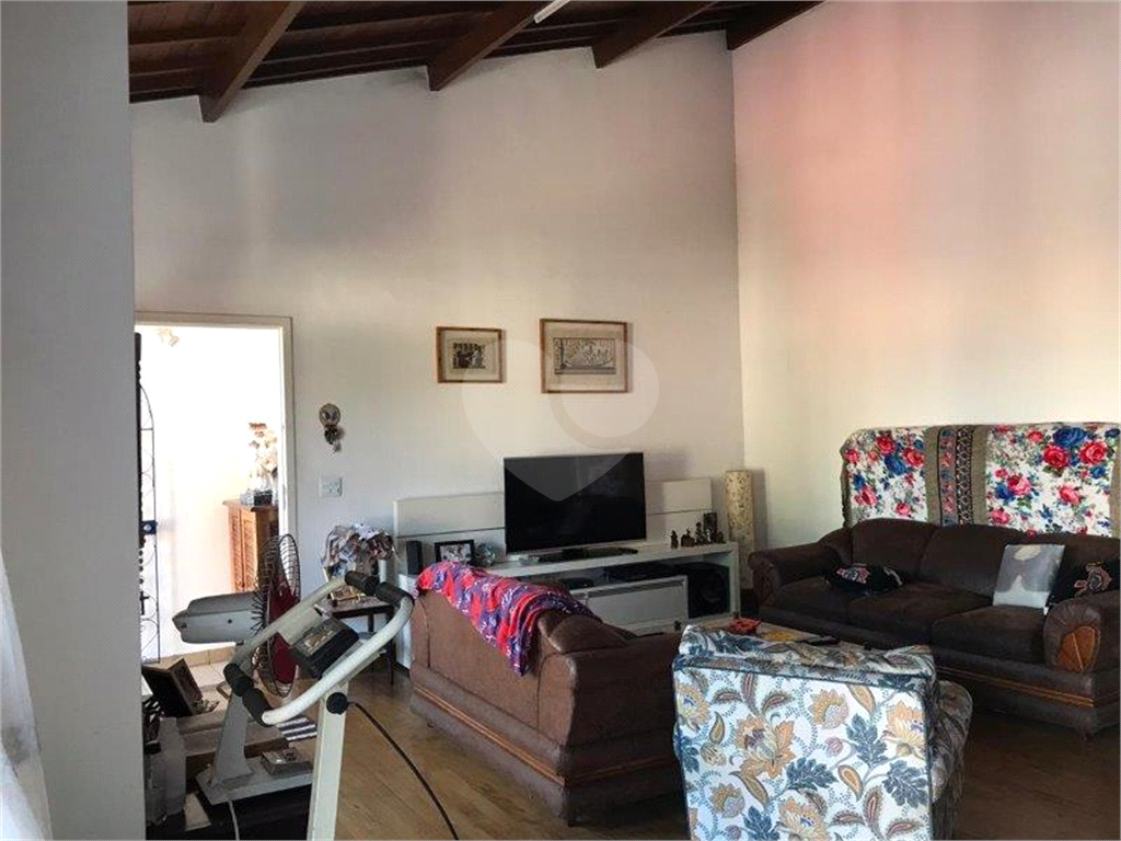 Casa Vila Irmãos Arnoni, 280 m², 3 dormitórios, sala 3 ambientes, cozinha, edícula, 2 vagas.