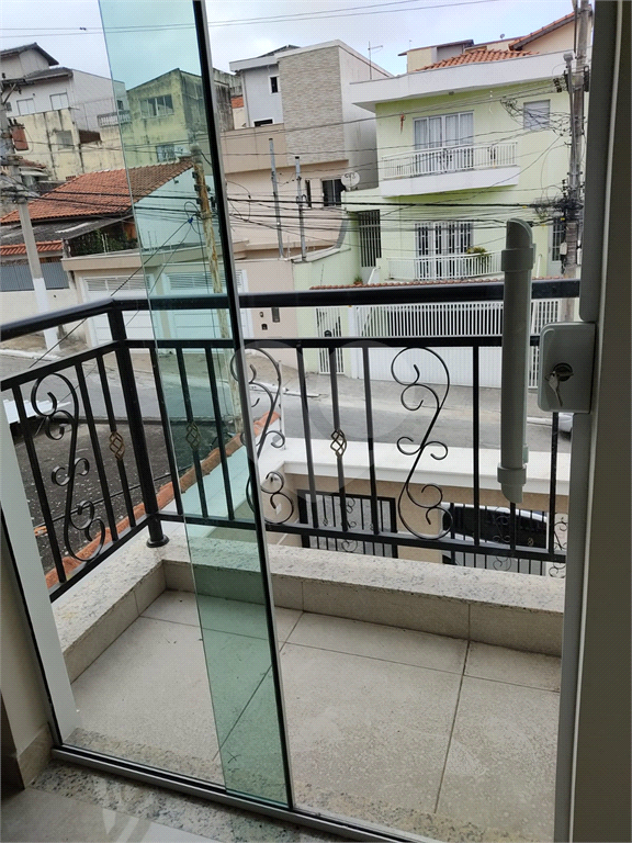 Maravilhosa casa de condomínio fechado, apenas 10 minutos a pé do metrô Parada Inglesa. 