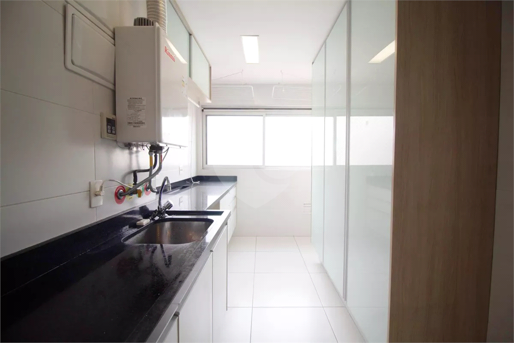 Apartamento Pinheiros 3 suítes e 2 vagas de garagem 