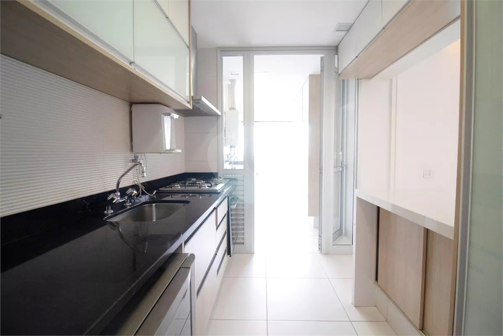 Apartamento Pinheiros 3 suítes e 2 vagas de garagem 