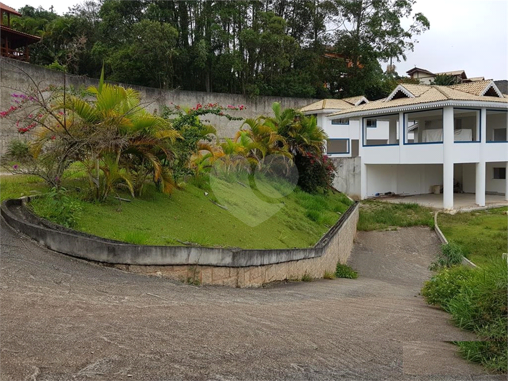 Casa na Serra da Cantareira no Condomínio Suíça da Cantareira aceita permuta faltando acabamento!!