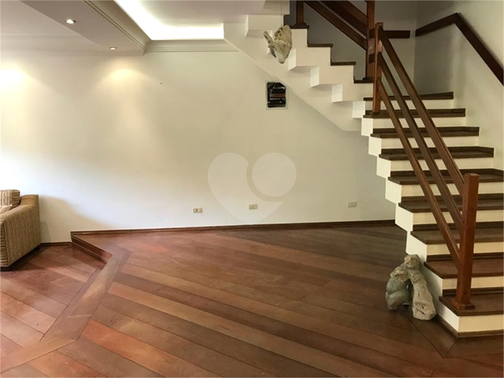 Sobrado à venda com 4 quartos, 359m² - Foto 1