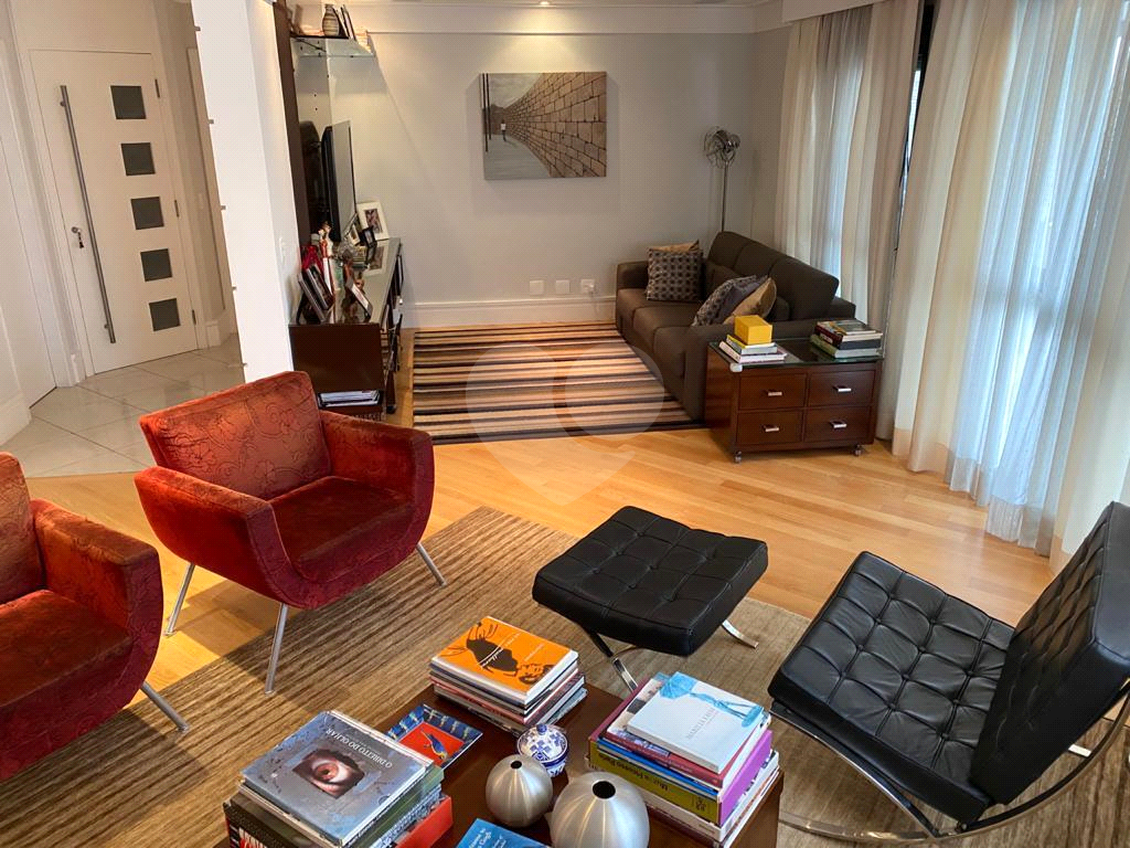 Apartamento em  PERDIZES com 173,31 m²