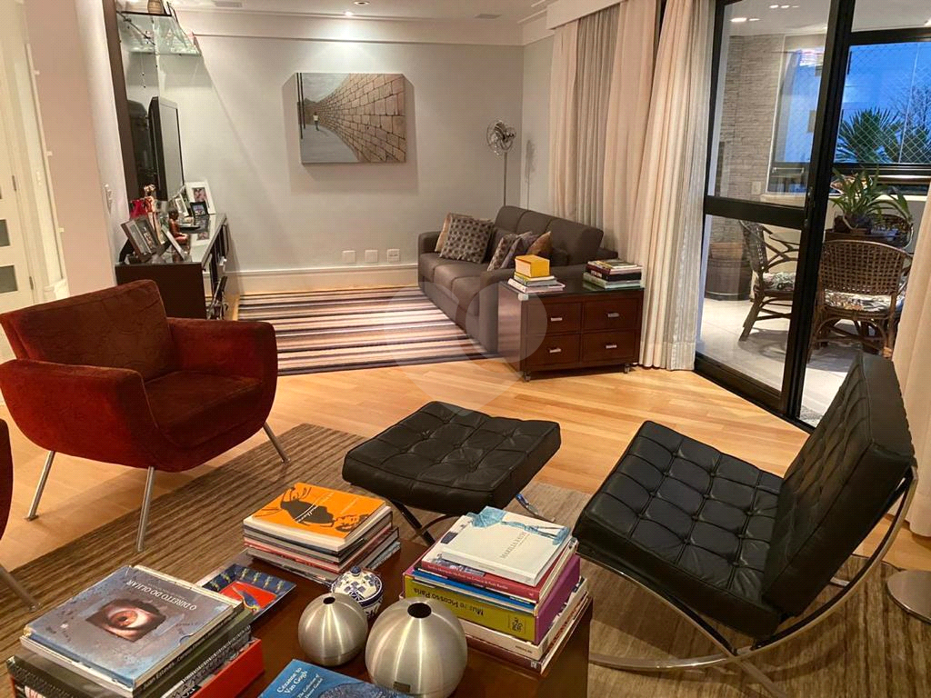 Apartamento em  PERDIZES com 173,31 m²