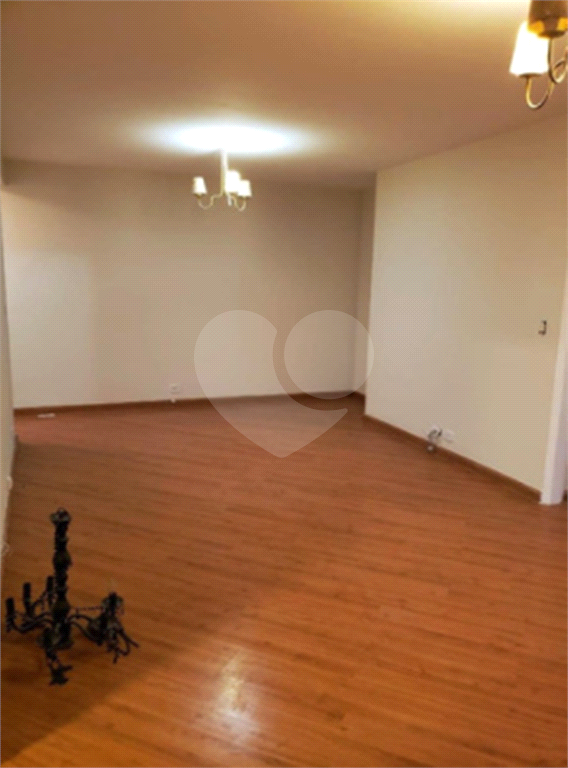 APARTAMENTO em VILA MASCOTE