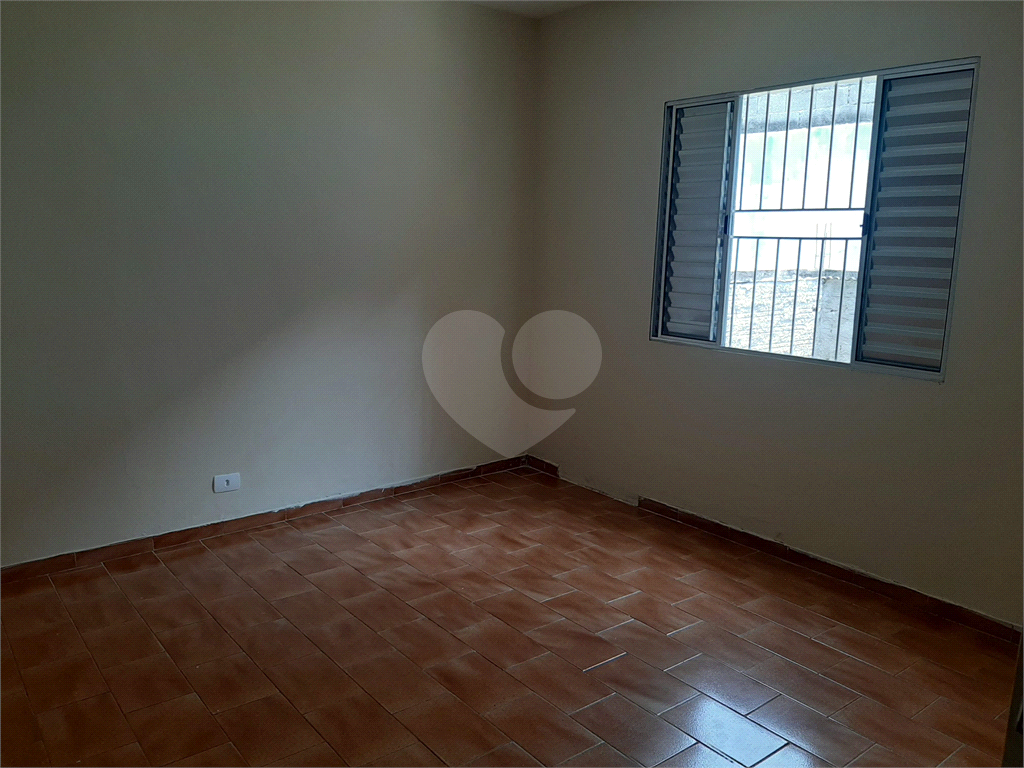 Á venda com casas de aluguel que serve como renda + garagem (ser um ponto de comércio).