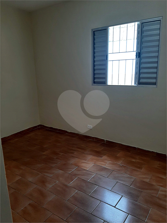 Á venda com casas de aluguel que serve como renda + garagem (ser um ponto de comércio).