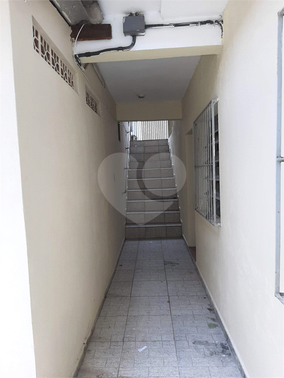 Á venda com casas de aluguel que serve como renda + garagem (ser um ponto de comércio).