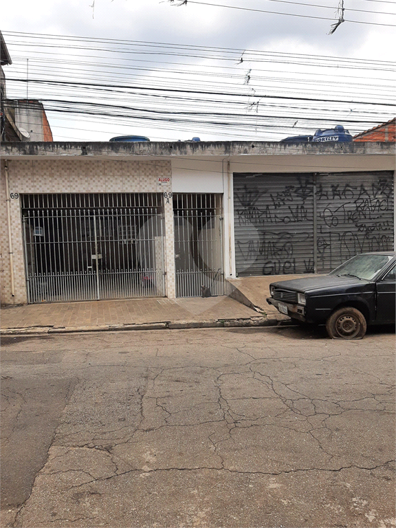 Á venda com casas de aluguel que serve como renda + garagem (ser um ponto de comércio).