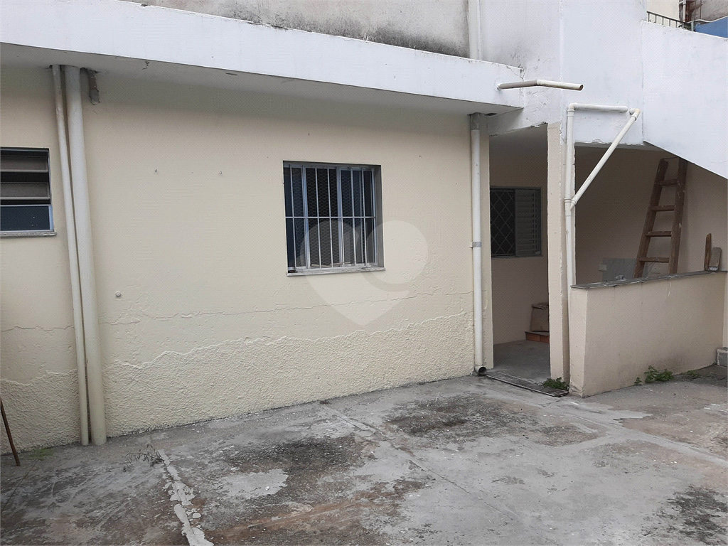Á venda com casas de aluguel que serve como renda + garagem (ser um ponto de comércio).