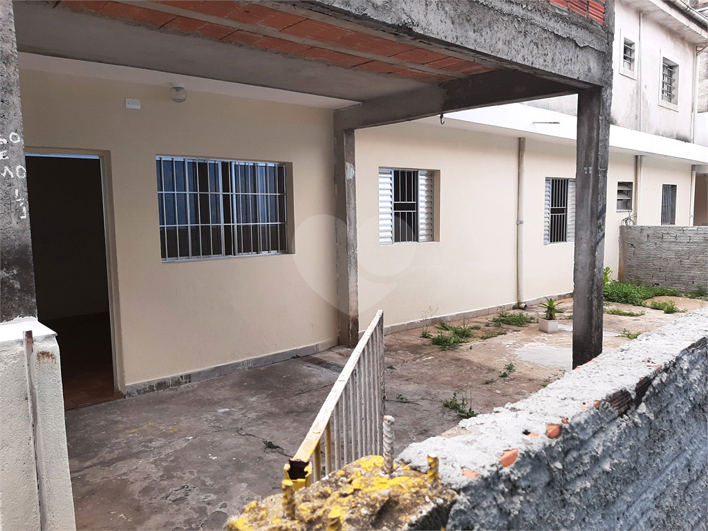 Á venda com casas de aluguel que serve como renda + garagem (ser um ponto de comércio).