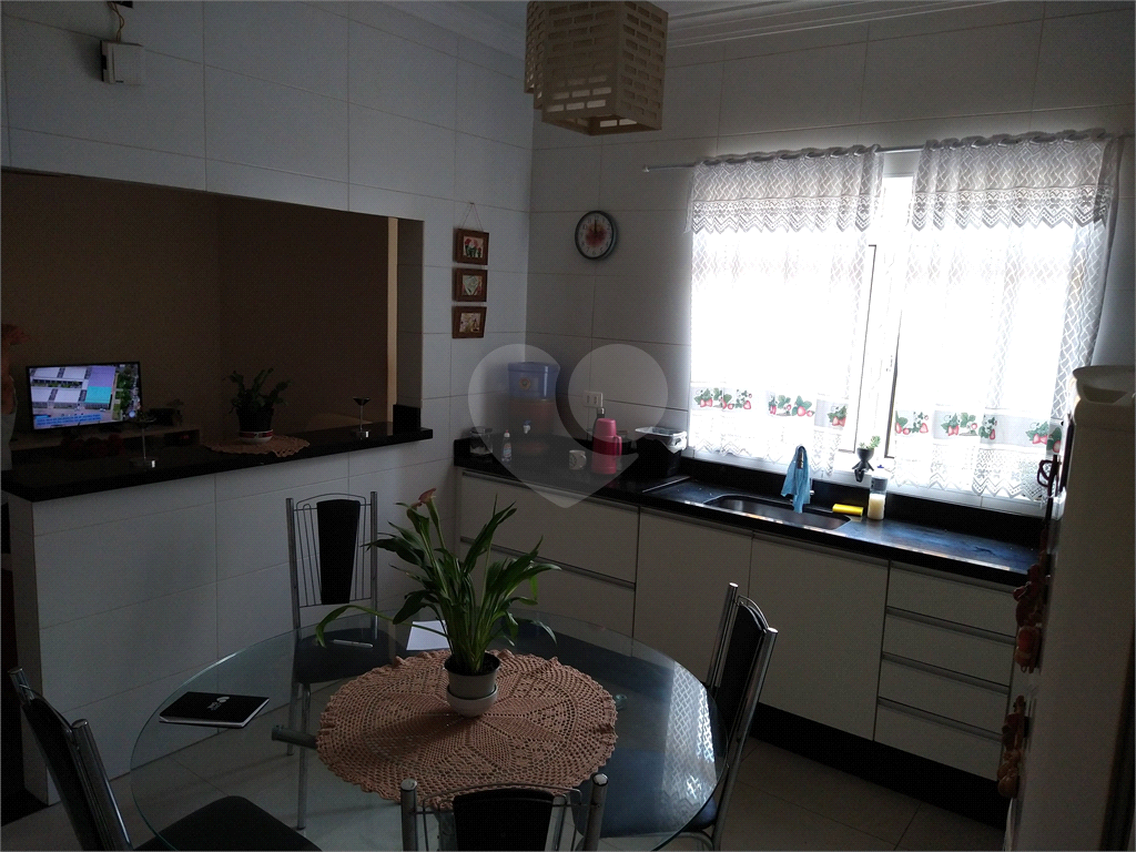 Excelente localização - sobrado com duas casas entradas independentes 