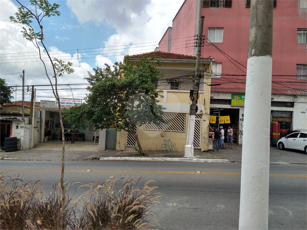 Excelente localização - sobrado com duas casas entradas independentes 