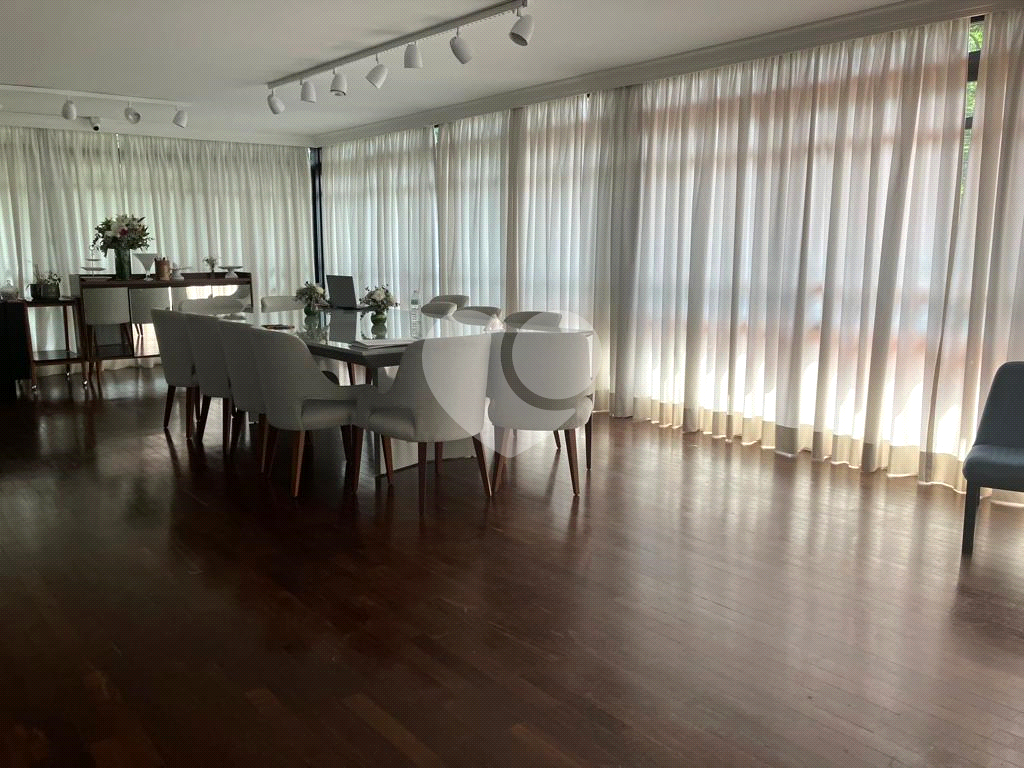 Sobrado Jardim São Bento | 312m² | 4 Dormitórios (2 Suítes) | 5 vagas | Lazer Completo