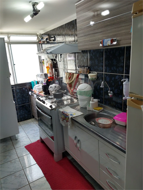 APARTAMENTO em CAMPO LIMPO