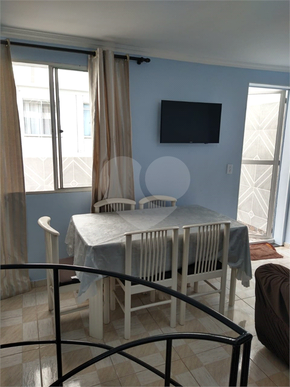 APARTAMENTO em CAMPO LIMPO