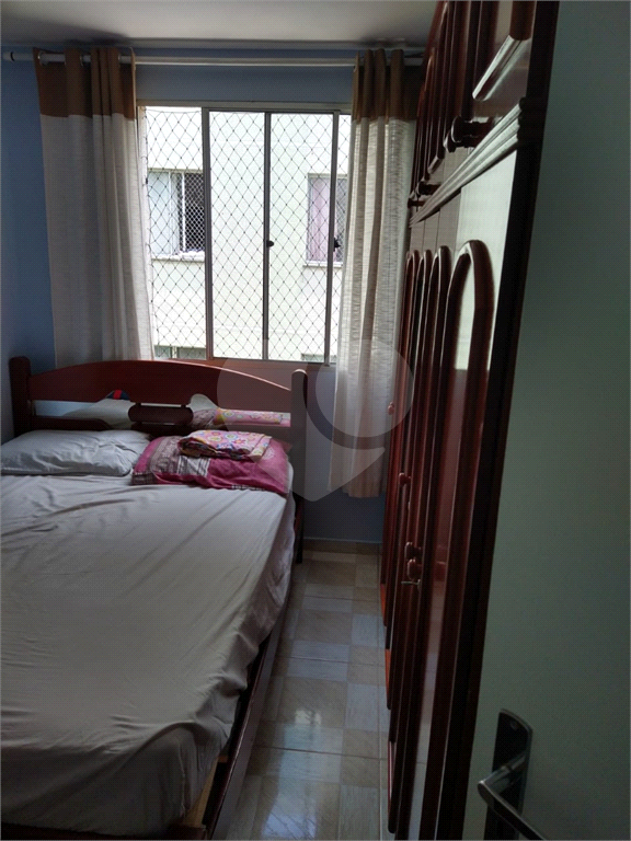 APARTAMENTO em CAMPO LIMPO