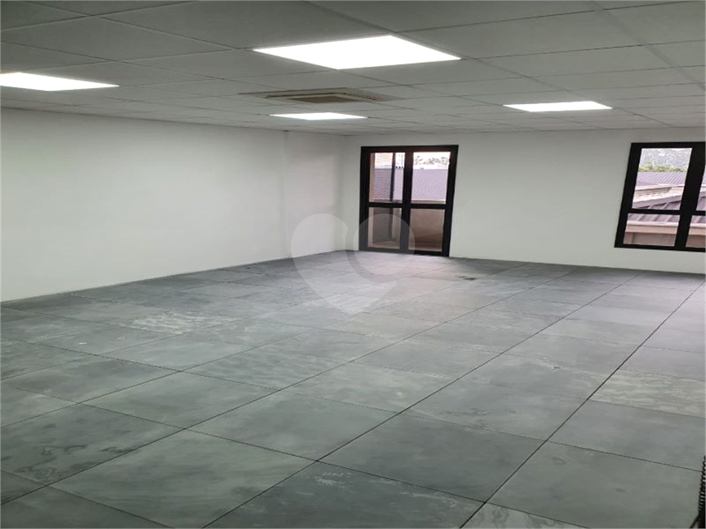 Oportunidade Única: Sala Comercial no Condomínio Vista Verde Office