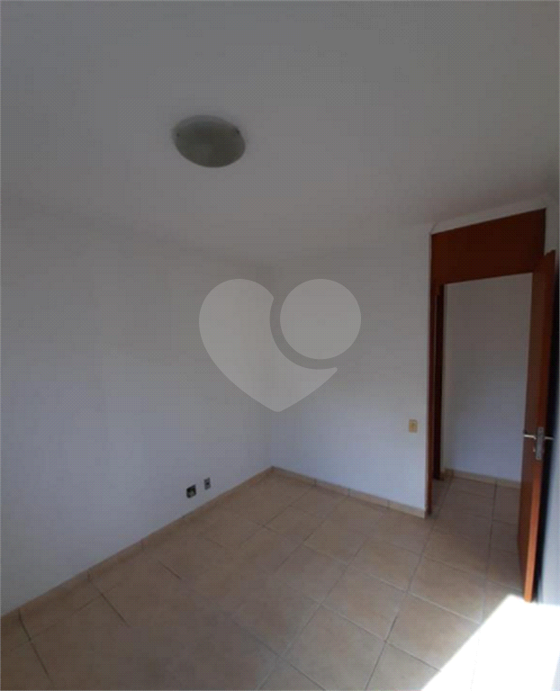 APARTAMENTO em PARQUE BRISTOL