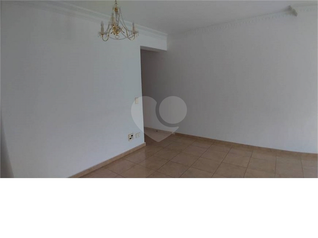 Apartamento à Venda em ótimo condominio em Santa Terezinha