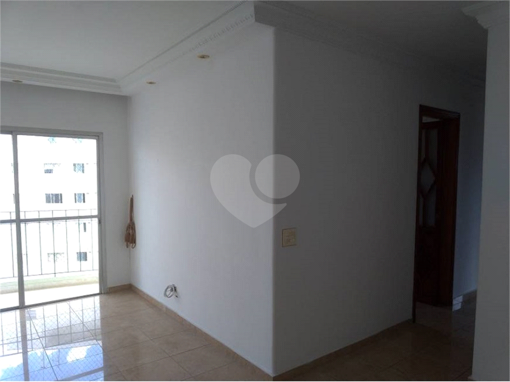 Apartamento à Venda em ótimo condominio em Santa Terezinha