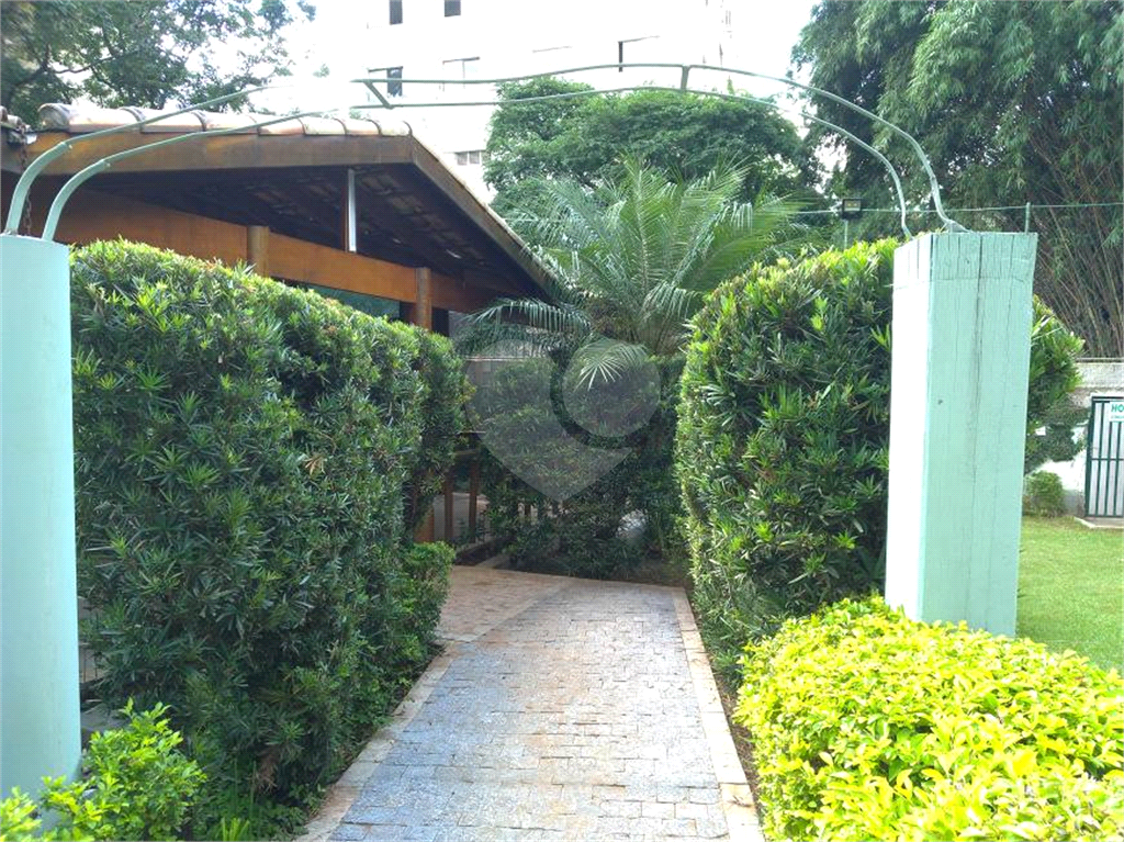 Apartamento à Venda em ótimo condominio em Santa Terezinha