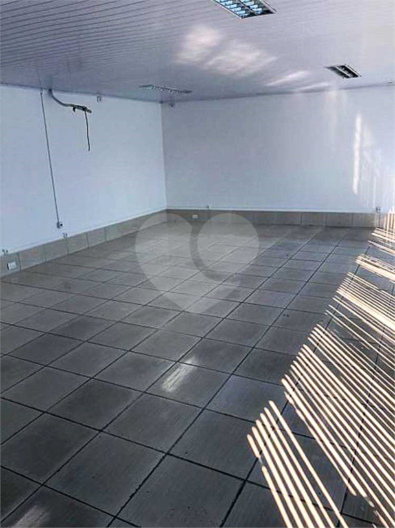 Sala comercial com 250metros quadrados na Rua do Horto com 08 vagas 