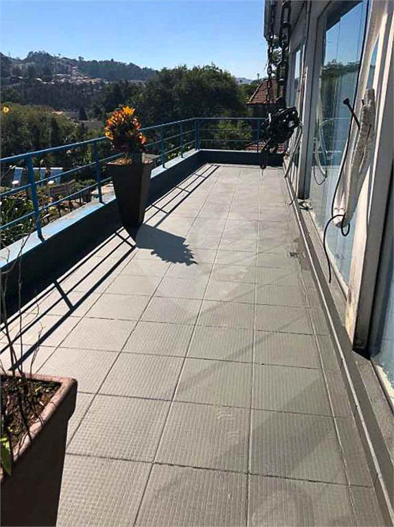 Sala comercial com 250metros quadrados na Rua do Horto com 08 vagas 