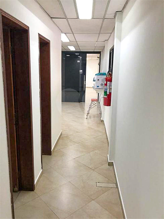 Sala comercial com 250metros quadrados na Rua do Horto com 08 vagas 