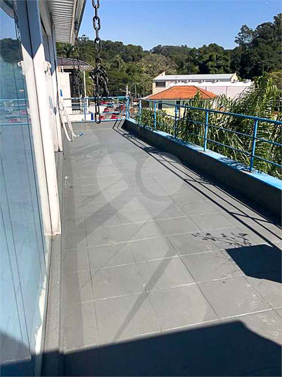Sala comercial com 250metros quadrados na Rua do Horto com 08 vagas 