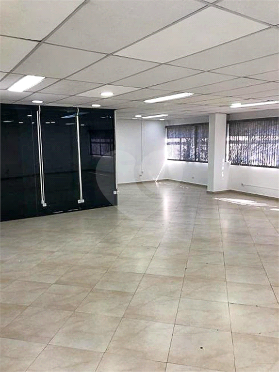 Sala comercial com 250metros quadrados na Rua do Horto com 08 vagas 