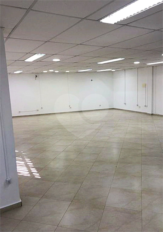 Sala comercial com 250metros quadrados na Rua do Horto com 08 vagas 