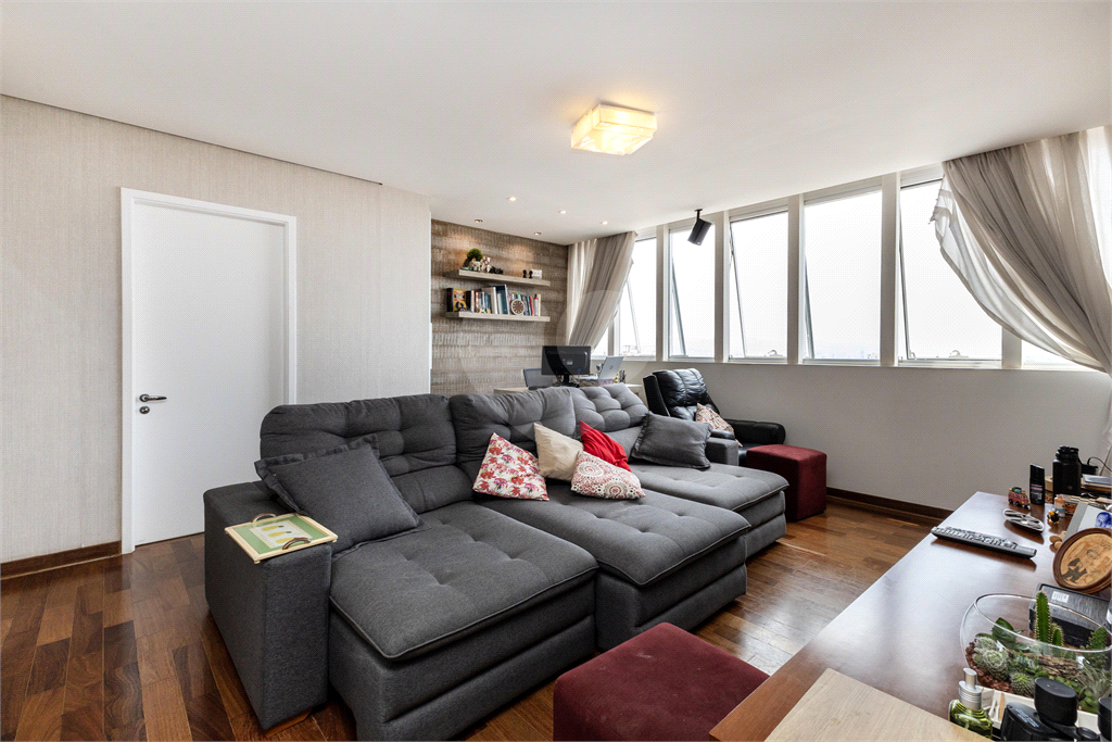 APARTAMENTO À VENDA COM 2 QUARTOS - 130M2 - 2 VAGAS NA VILA ROMANA.