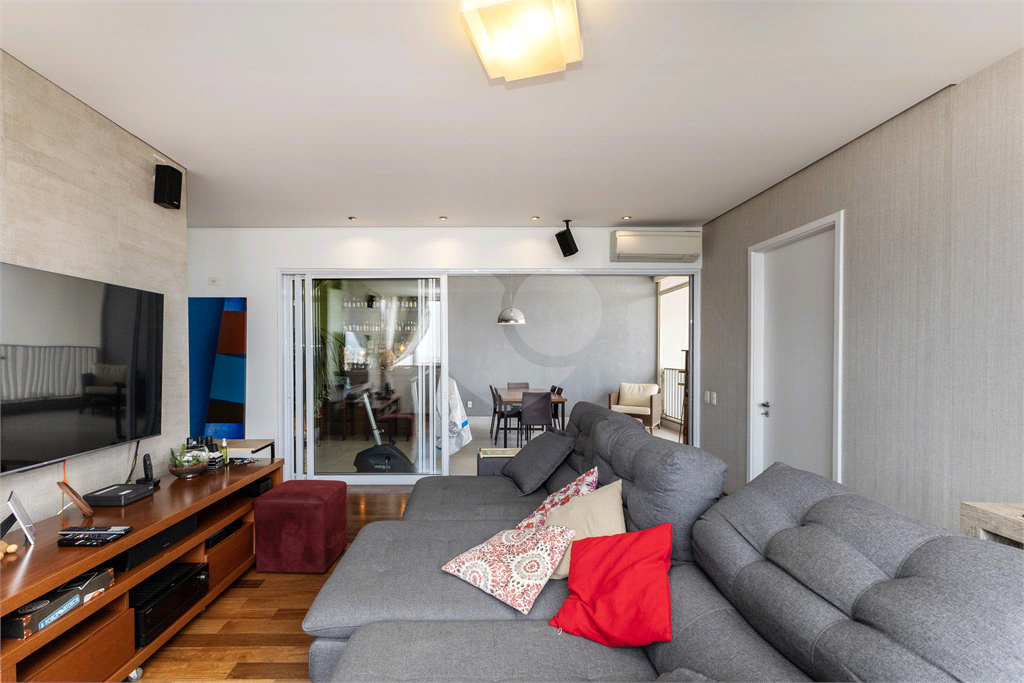 APARTAMENTO À VENDA COM 2 QUARTOS - 130M2 - 2 VAGAS NA VILA ROMANA.