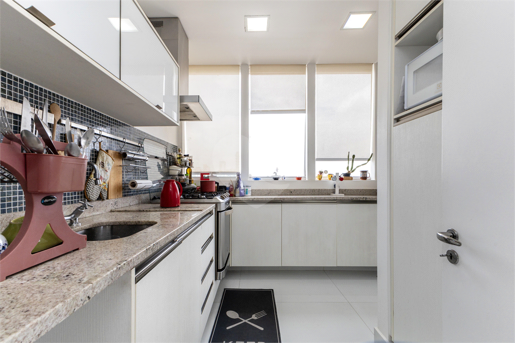 APARTAMENTO À VENDA COM 2 QUARTOS - 130M2 - 2 VAGAS NA VILA ROMANA.