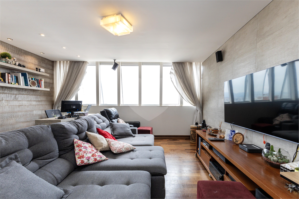 APARTAMENTO À VENDA COM 2 QUARTOS - 130M2 - 2 VAGAS NA VILA ROMANA.