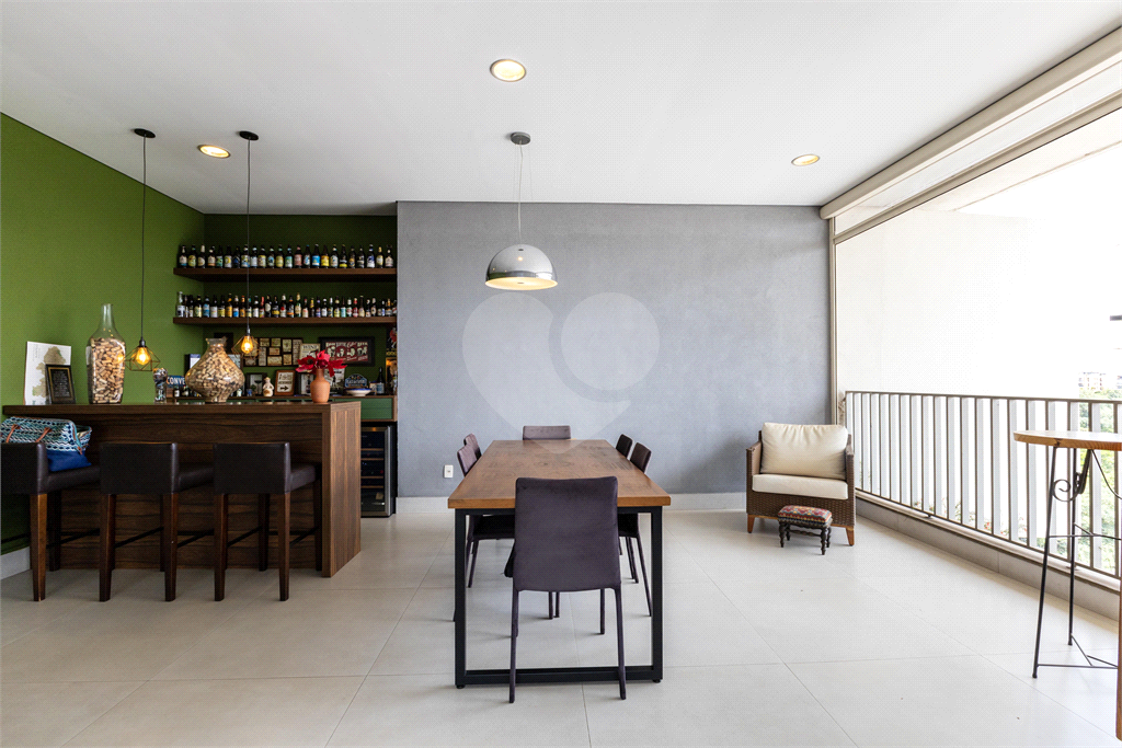 APARTAMENTO À VENDA COM 2 QUARTOS - 130M2 - 2 VAGAS NA VILA ROMANA.