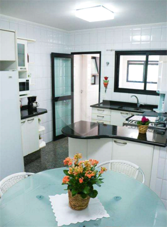 APARTAMENTO em TATUAPÉ